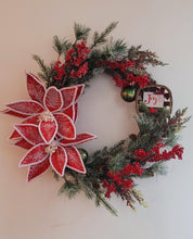 Load image into Gallery viewer, 18" Frosted Wreath with Berries
