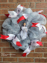 Load image into Gallery viewer, 14” Silver Deco Mesh Christmas Wreath