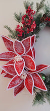Load image into Gallery viewer, 18" Frosted Wreath with Berries
