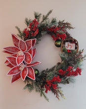 Load image into Gallery viewer, 18" Frosted Wreath with Berries

