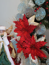 Load image into Gallery viewer, 24” Pre-Lit Wreath with Pinecones
