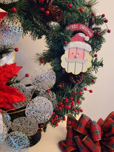 Load image into Gallery viewer, 24” Pre-Lit Wreath with Pinecones
